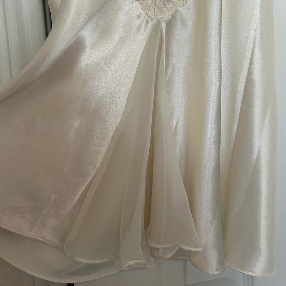 VTG Gold Label Victoria's Secret Satin and Lace Peignoir Set with Tulle Back!!!✨ - Picture 7 of 16